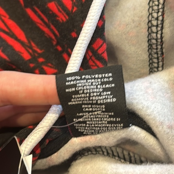 NWT Men’s NBA Sweatshirt Black and Red Size Large - Picture 3 of 5